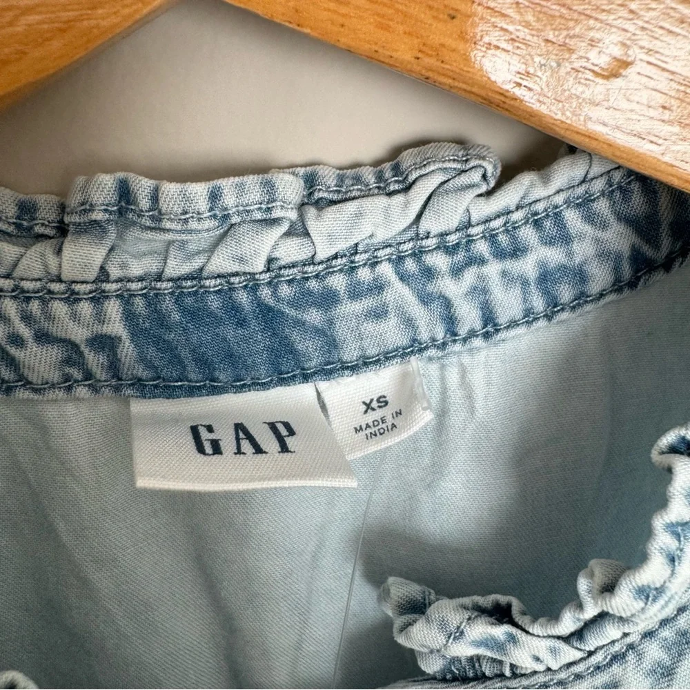 Gap Ruffle Button Front Top - Picture 4 of 6